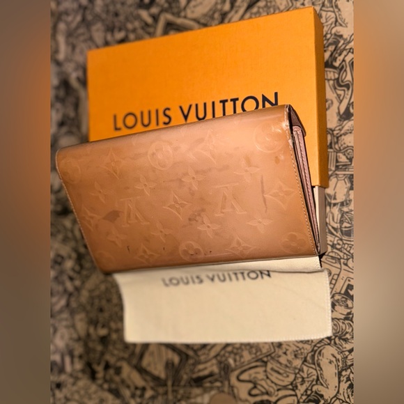 LOUIS VUITTON VERNIS MOCHA BROWN SARAH WALLET - Picture 3 of 16